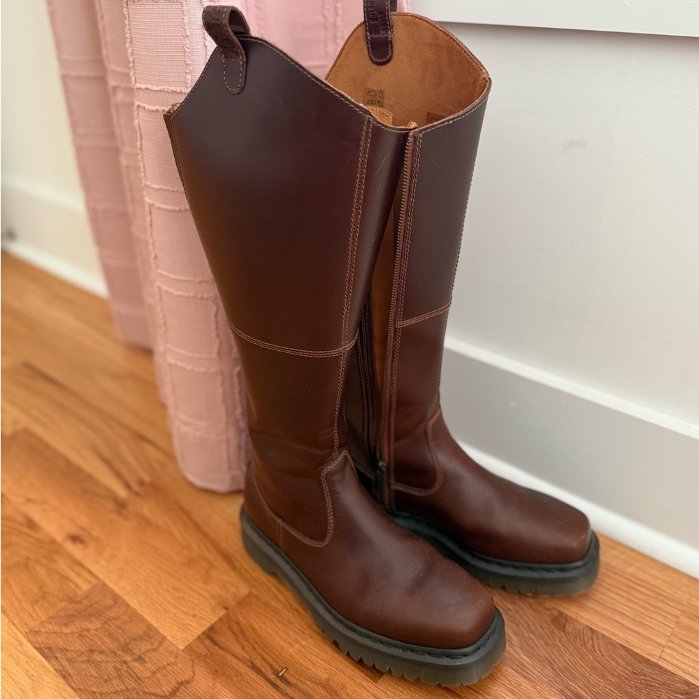 Elegant Dark Brown Leather Boots